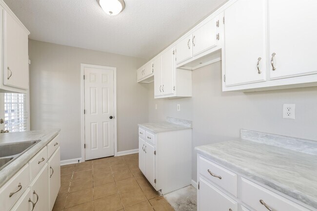 Building Photo - 4834 Royal Hills Cv