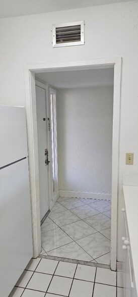 Building Photo - 181 Palm View Ct