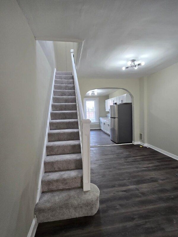 Building Photo - 711 N Streeper St