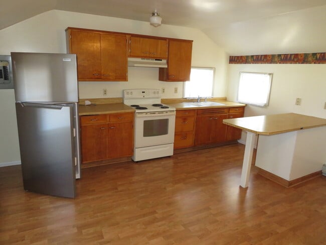 Building Photo - 304 Main St