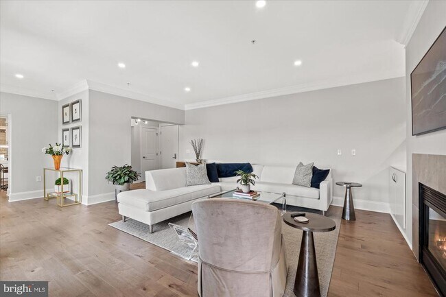 Building Photo - 600 Second St