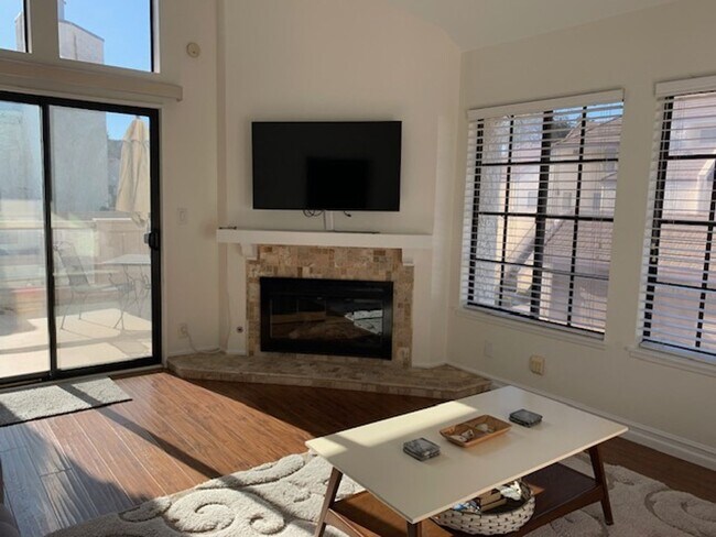 Building Photo - 407 Shoreview Dr