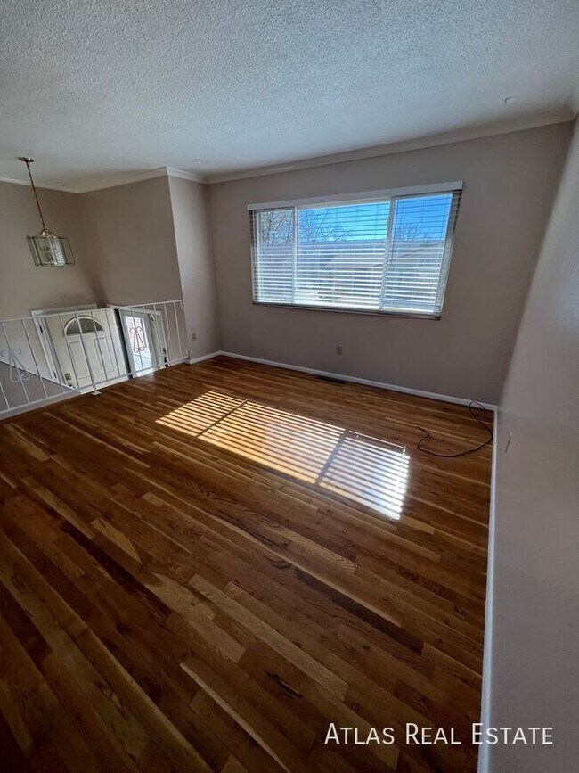 Building Photo - 3914 Encino St