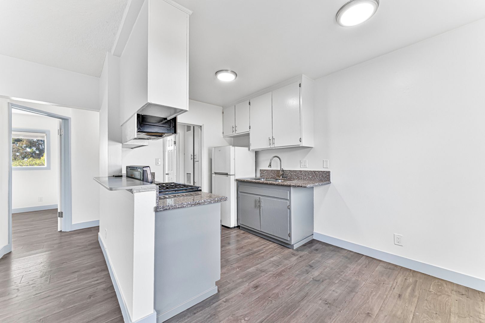 Building Photo - 210 E 29th St