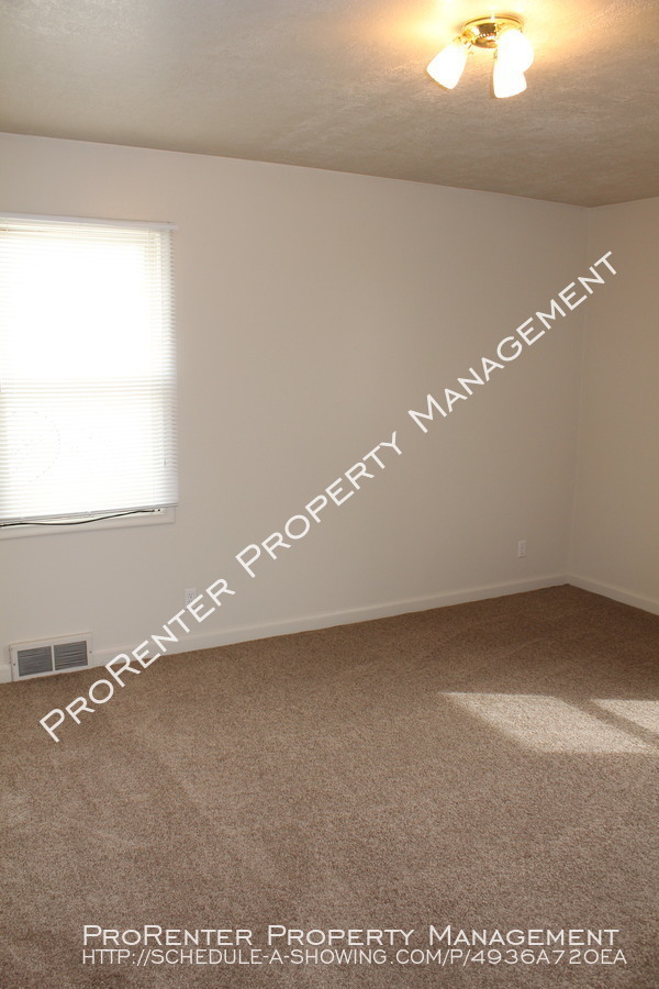 Building Photo - Spacious 1 Bed, 1 Bath Ogden Apartment