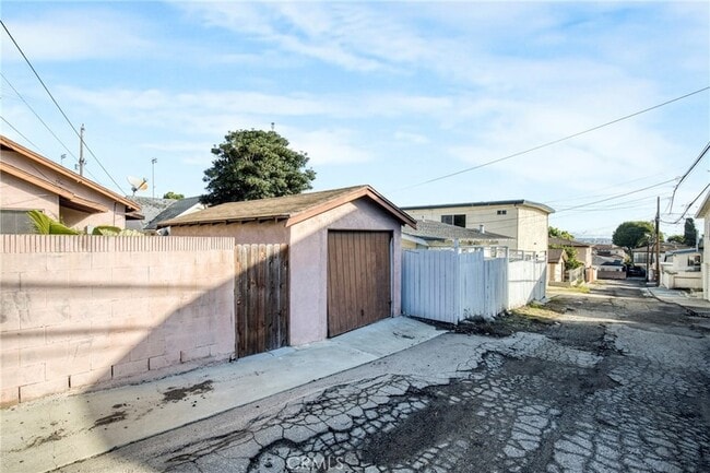 Building Photo - 959 W 17th St