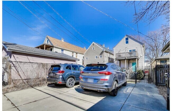 Building Photo - 1630 N Talman Ave