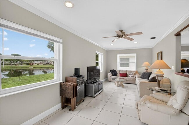 Building Photo - 3810 Rowena Cir