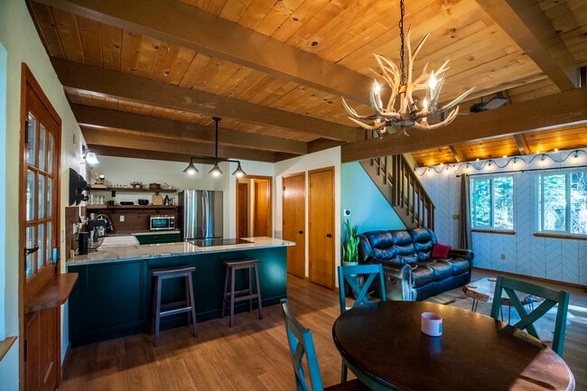 Building Photo - 6563 Onyx Trl