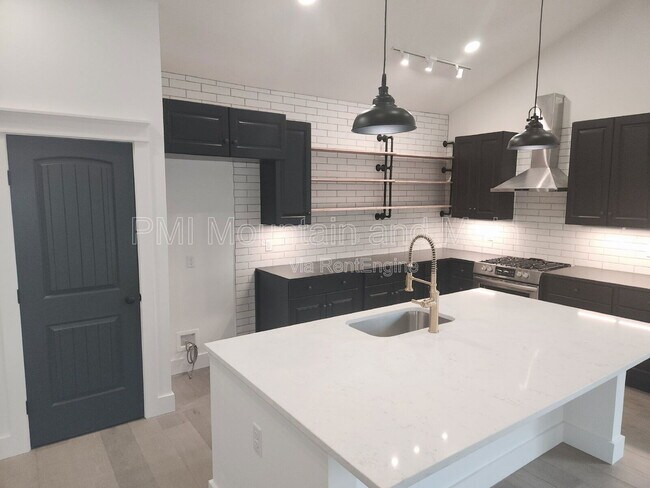 Building Photo - 808 Maybank Dr