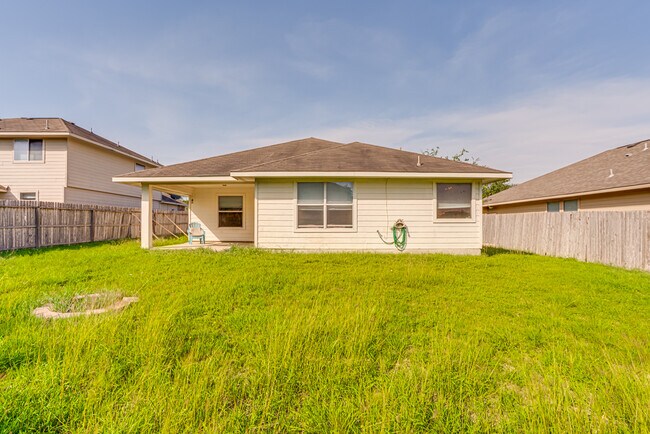 Building Photo - 549 Roadrunner Ave
