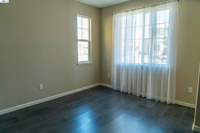 Building Photo - 607 Guild Rd