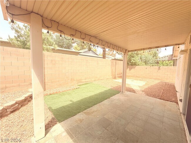 Building Photo - 5905 Silver Heights St