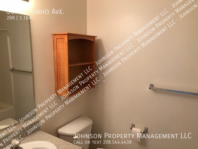 Building Photo - 563 W Idaho Ave