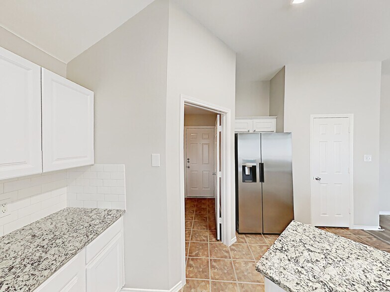 Building Photo - 1013 Kingsley Dr