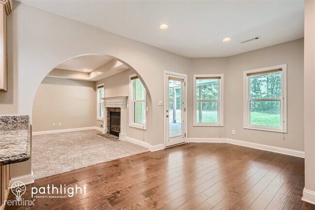 Building Photo - 6 br, 4 bath House - 102 Sandisfield Dr UNIT