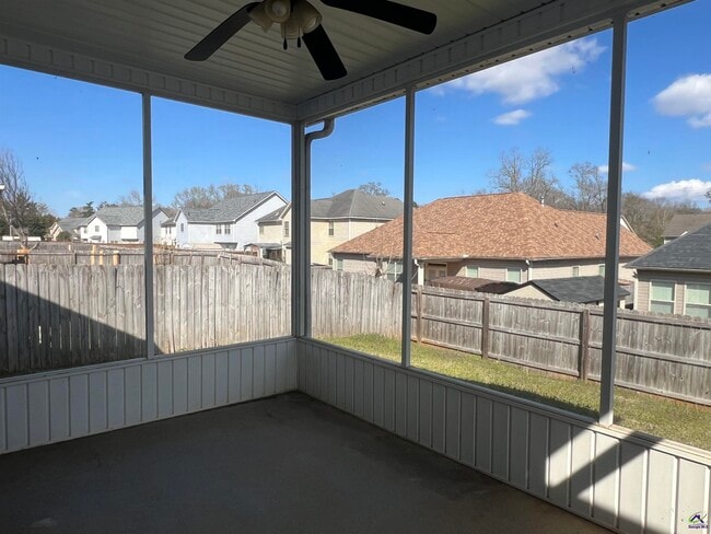 Building Photo - 312 Hearthwood Dr