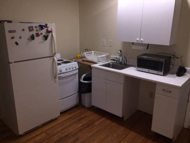 Building Photo - 9 Yorkshire Ave