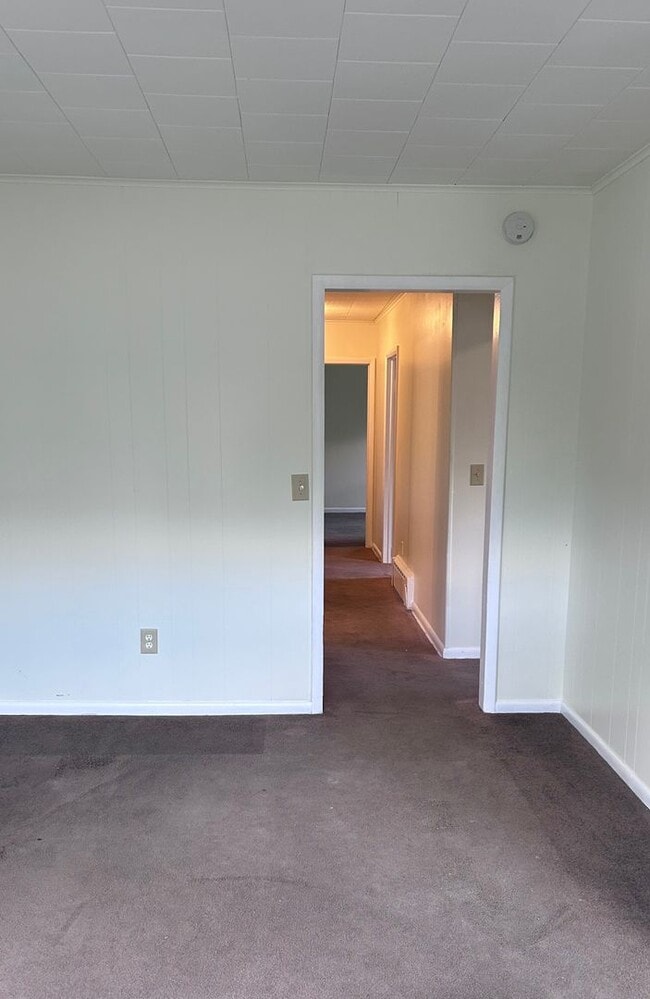 Building Photo - 2 bedroom 1 bathroom