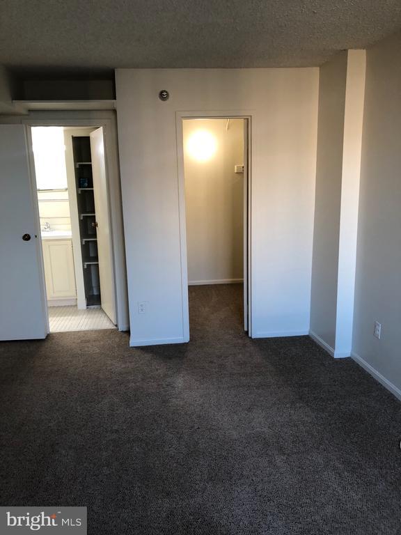 Building Photo - 7401 Westlake Terrace