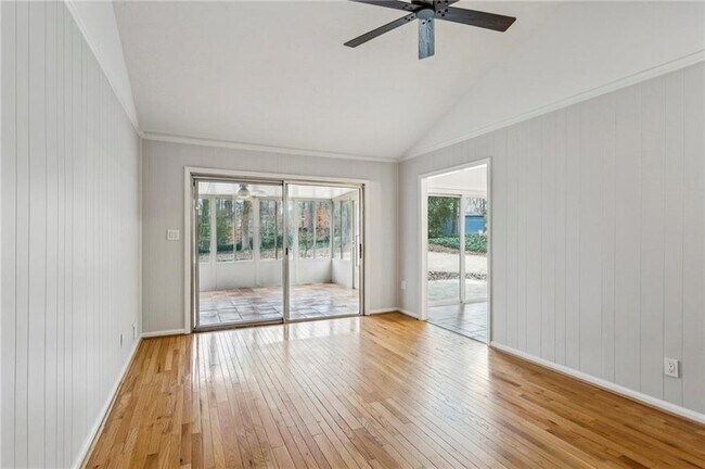 Building Photo - 3436 Brookview Dr