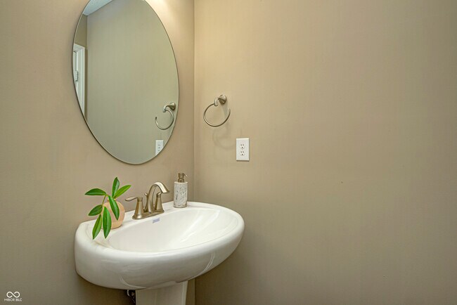 Building Photo - 1728 Gordon Dr