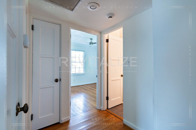 Building Photo - Beautiful 2 Bedroom/1 Bathroom in Springhi...