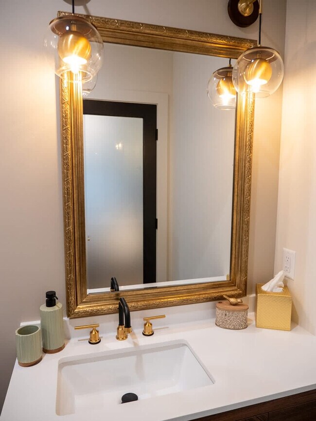 Building Photo - 3413 W Sunset Ave