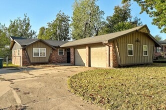 Building Photo - 636 E 27th Pl