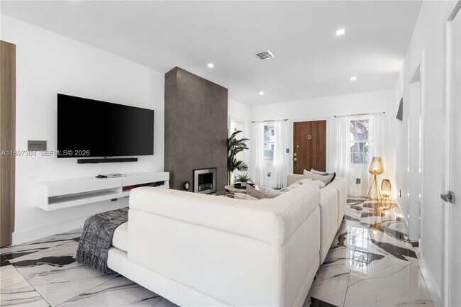 Building Photo - 1544 Michigan Ave