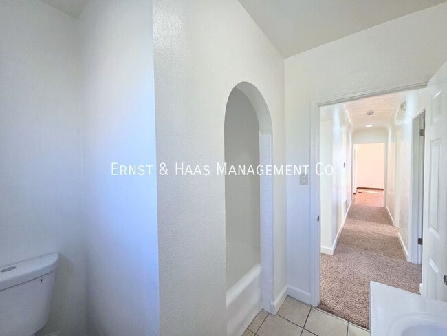 Building Photo - 5426 Lewis Ave