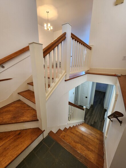 Building Photo - 125 Peyton St