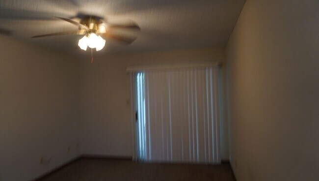 Building Photo - Great Condo on Bemiss