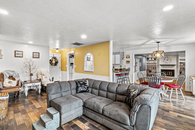 Building Photo - Great Location in Lakewood!