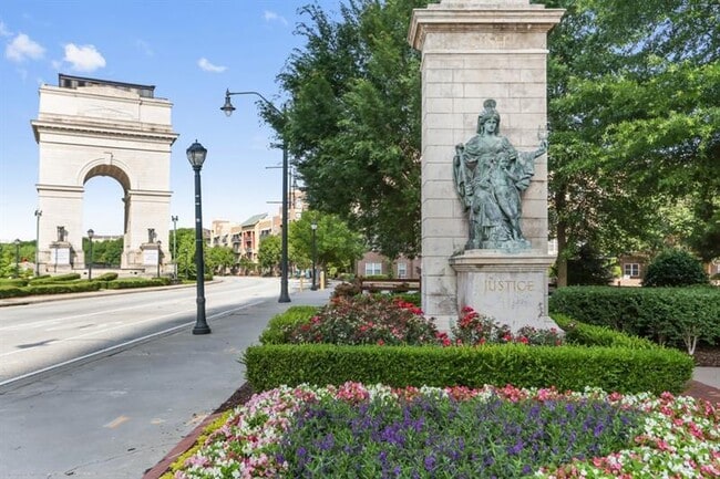 Building Photo - 395 Laurent St NW