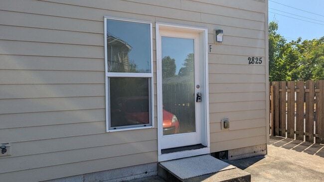 Building Photo - End unit Townhouse in Forest Grove