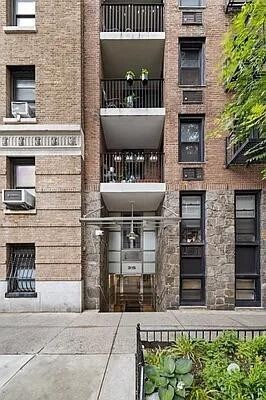 Building Photo - 315 W 55th St