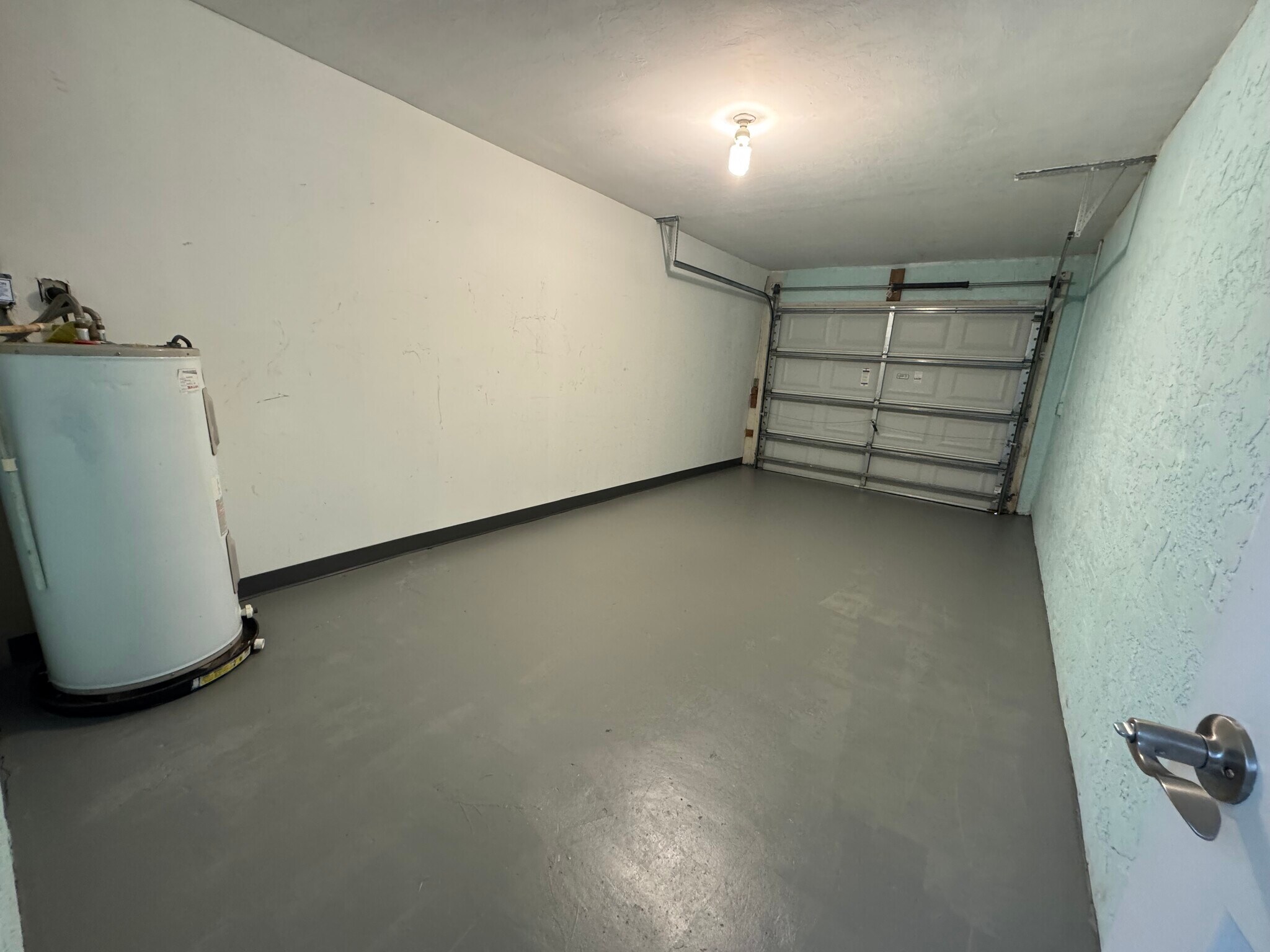 Clean single car garage - 3633 Country Club Blvd