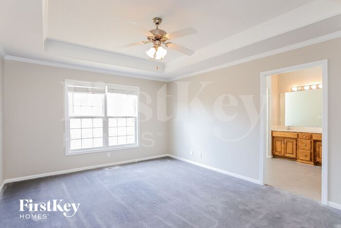 Building Photo - 9014 N Hull Ave