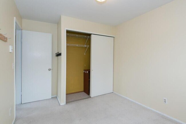 Building Photo - 2 bedroom in Seattle WA 98105