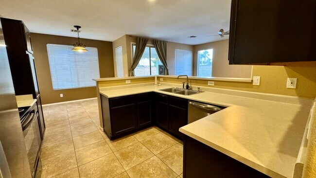 Building Photo - 1362 W. Roadrunner Dr.