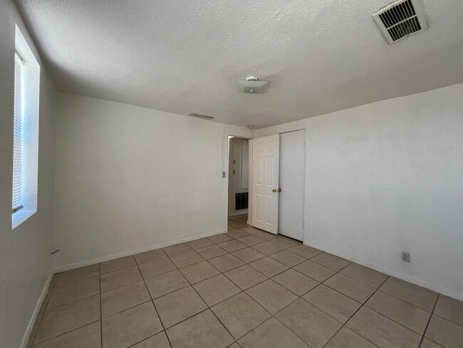 Building Photo - P026