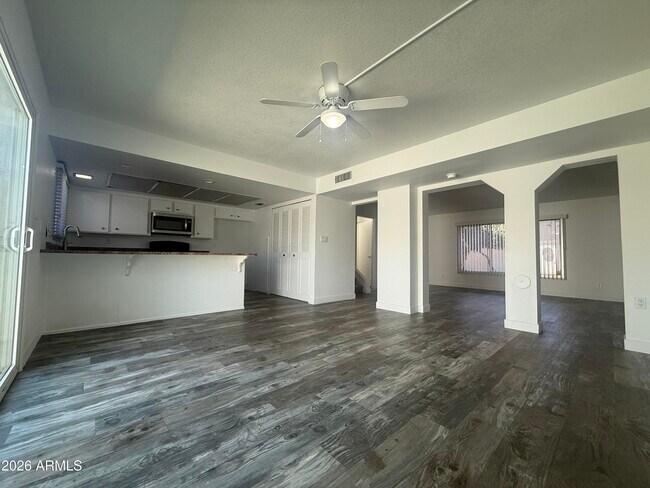 Building Photo - 1577 W Hazelwood St