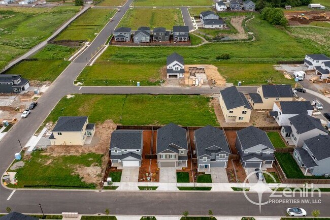 Building Photo - 124 S 88th Dr