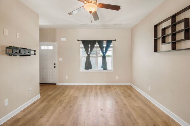 Building Photo - 511 Justice Farm Dr
