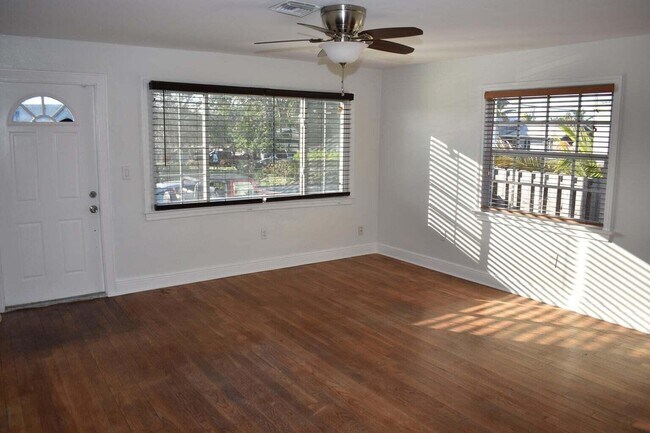Primary Photo - 1226 N A St
