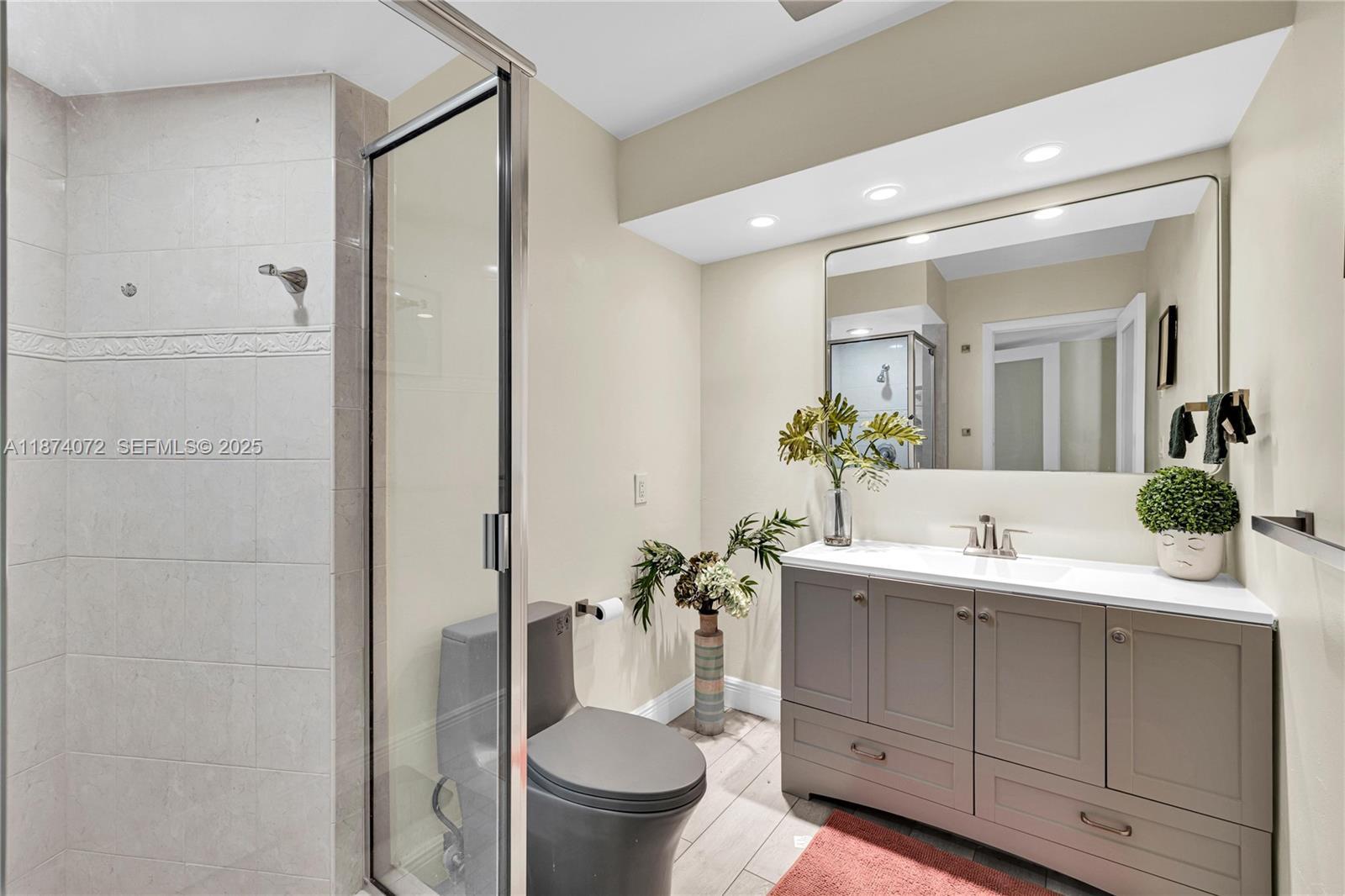 Building Photo - 5706 Guava Dr