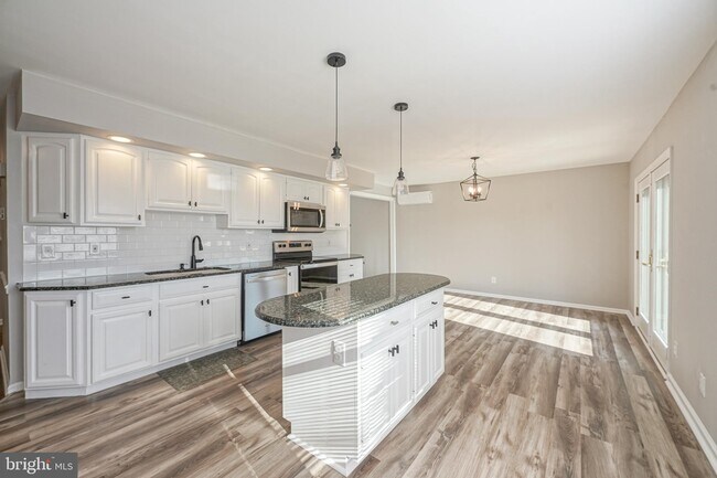 Building Photo - 123 Thies Rd