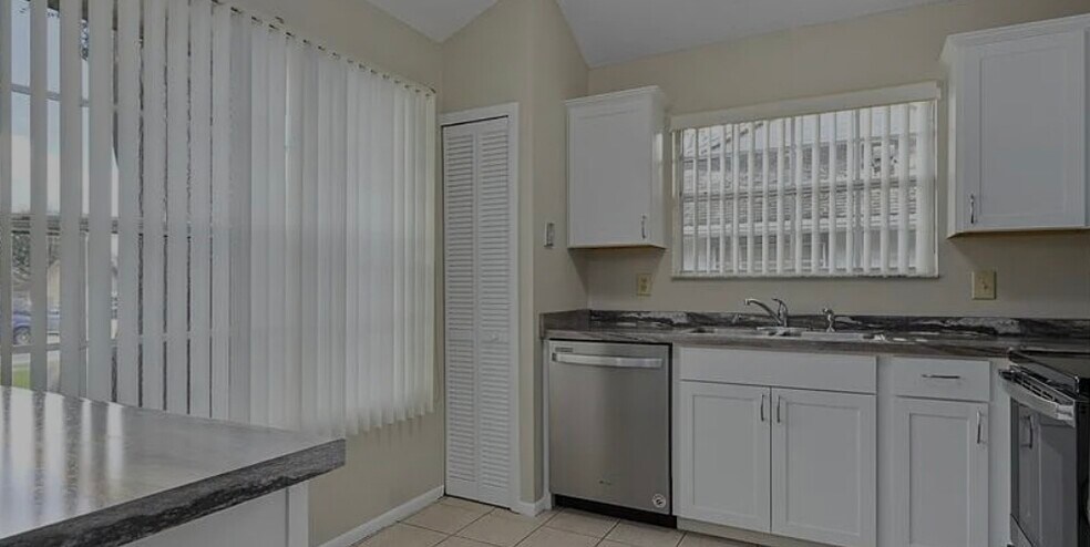 Building Photo - 3610 Westland Dr