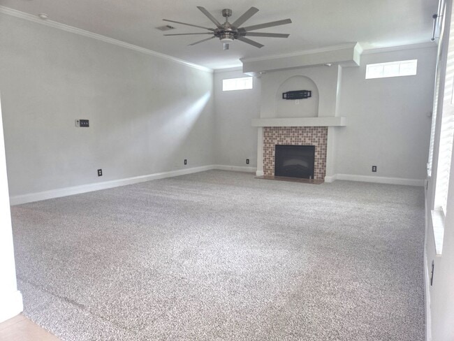 Building Photo - Charming 3/2 Bungalow